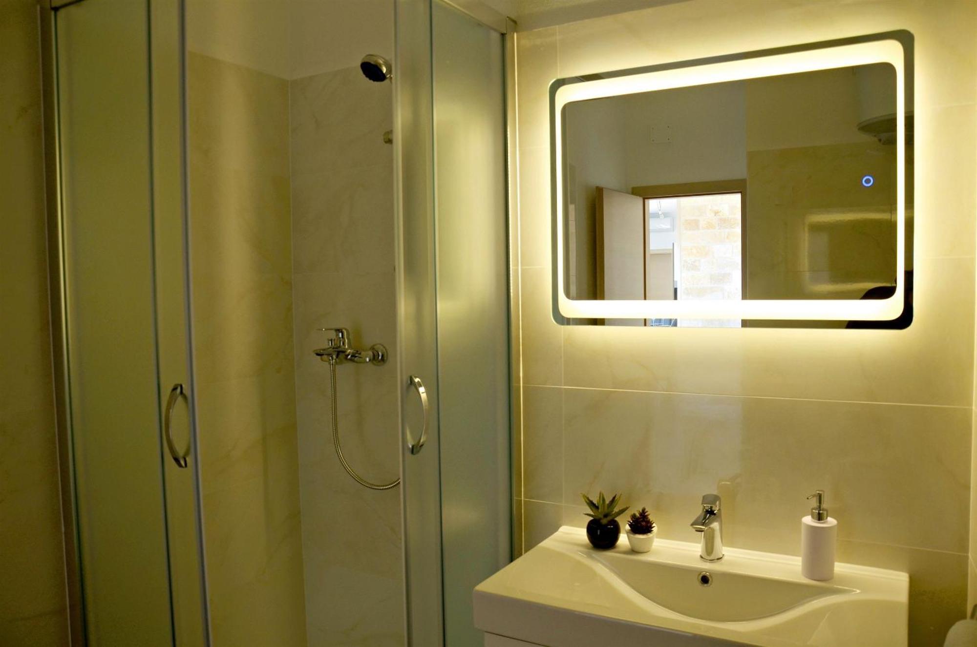 Apartment Luna Postira Εξωτερικό φωτογραφία