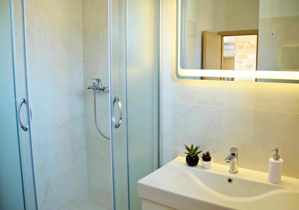 Apartment Luna Postira Εξωτερικό φωτογραφία