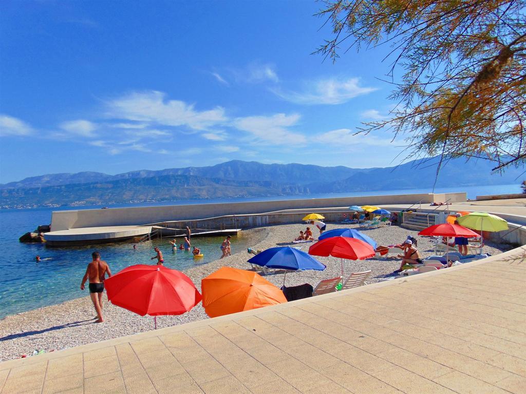 Apartment Luna Postira Εξωτερικό φωτογραφία
