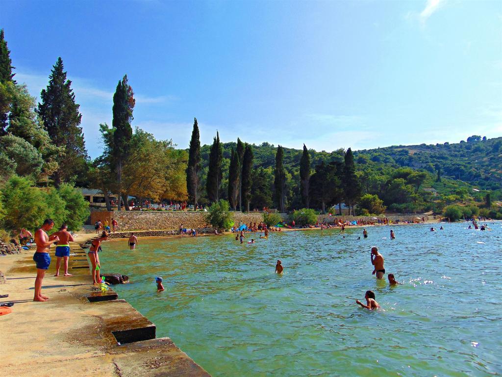 Apartment Luna Postira Εξωτερικό φωτογραφία