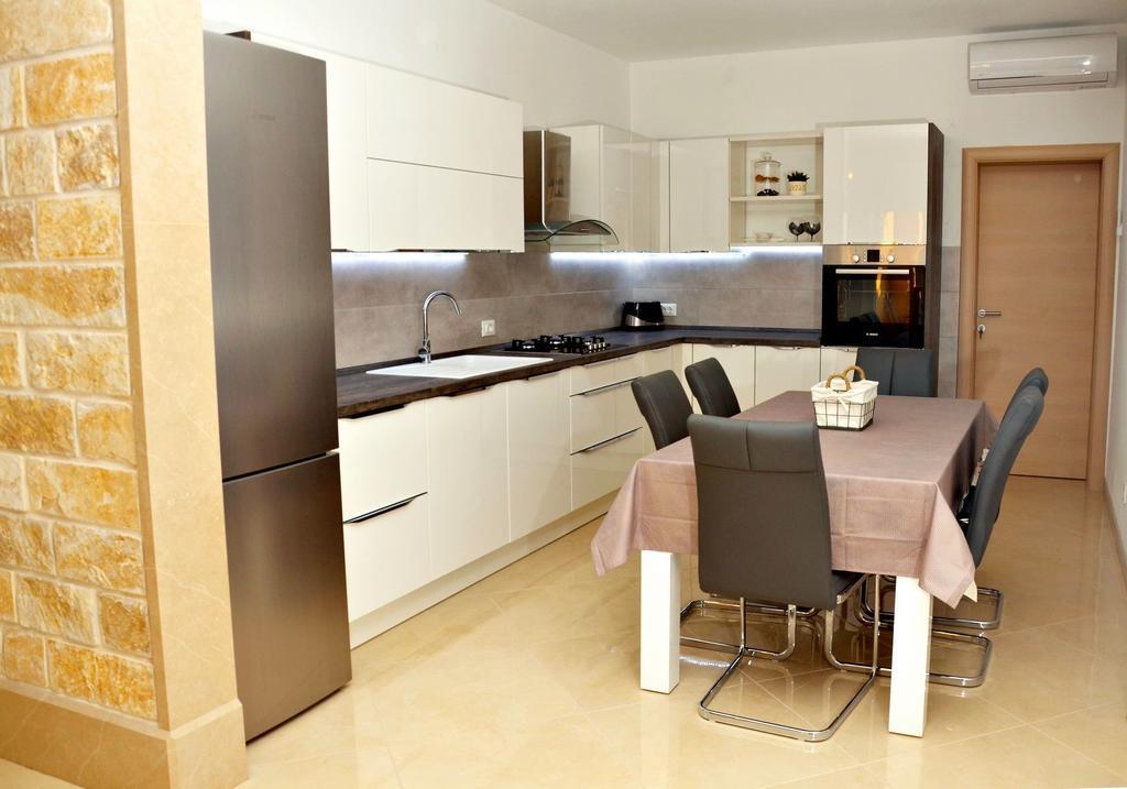 Apartment Luna Postira Εξωτερικό φωτογραφία