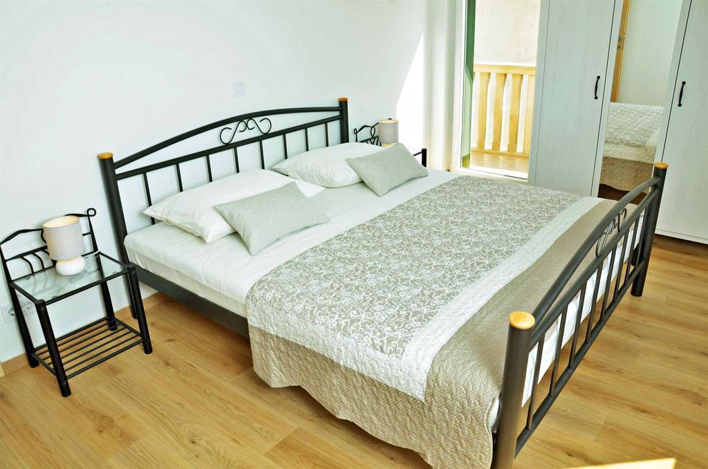 Apartment Luna Postira Εξωτερικό φωτογραφία