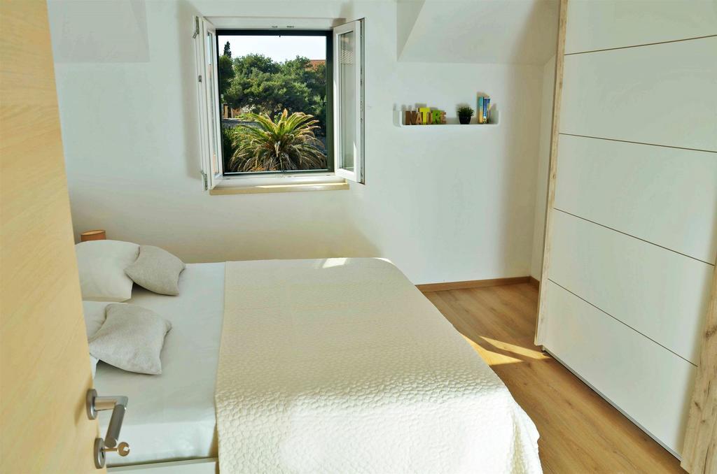 Apartment Luna Postira Εξωτερικό φωτογραφία