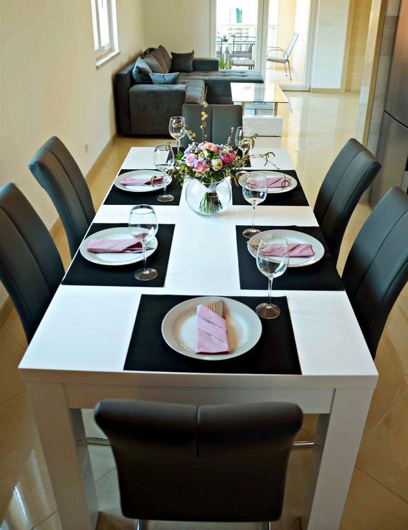 Apartment Luna Postira Εξωτερικό φωτογραφία