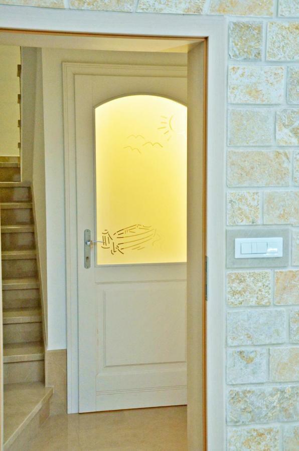 Apartment Luna Postira Εξωτερικό φωτογραφία